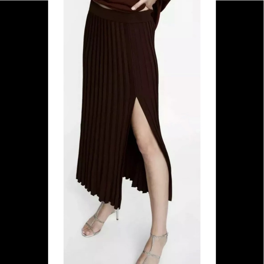 Zara Ribbed Skirt with Front Slit .
